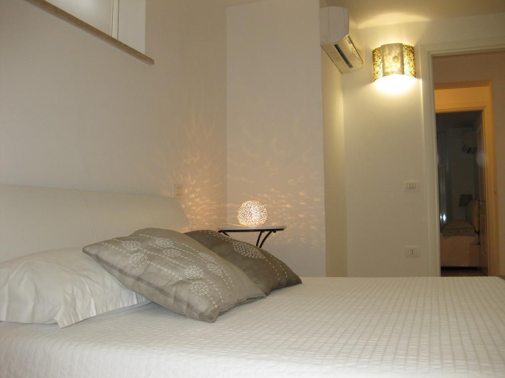 Appartamento In Villa Pesaro Zimmer foto