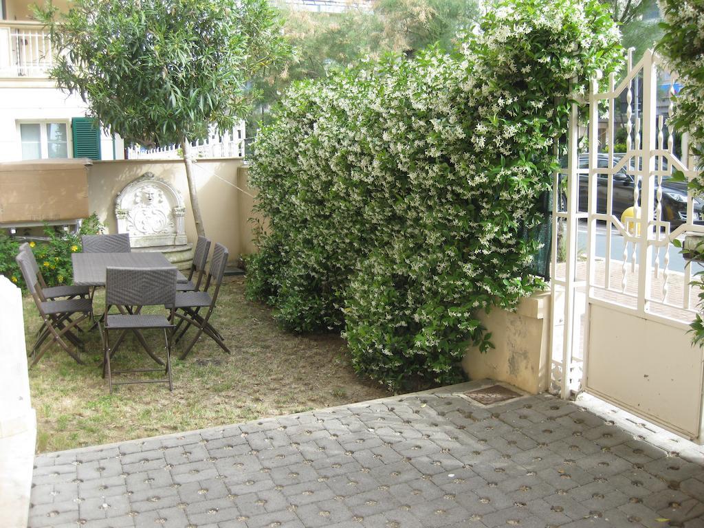 Appartamento In Villa Pesaro Zimmer foto