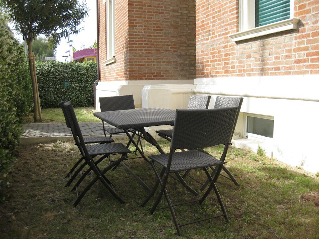 Appartamento In Villa Pesaro Zimmer foto