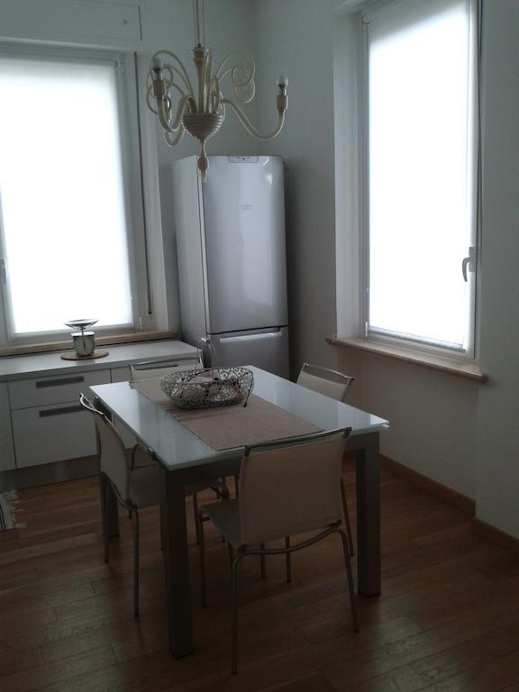 Appartamento In Villa Pesaro Zimmer foto